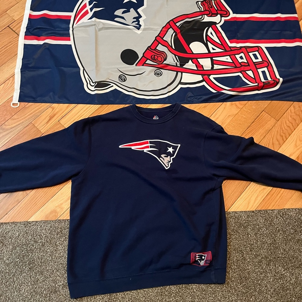 Patriots Sweater Size XXL also patriots flag 3X5 package deal!